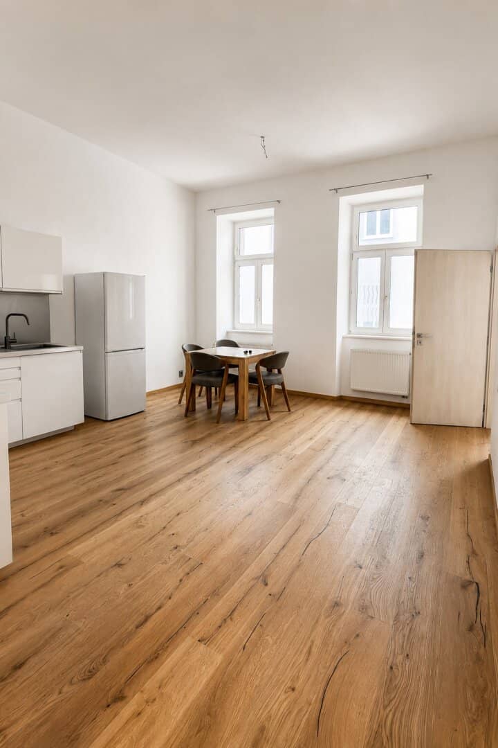 Sanierte Altbauwohnung mit Lift nahe Liechtensteinpark
