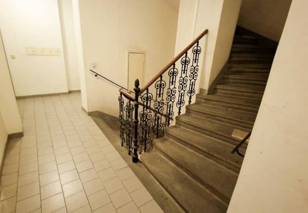 Eckzinshaus mit DG-Entwicklungspotezial im gepflegtem Zustand