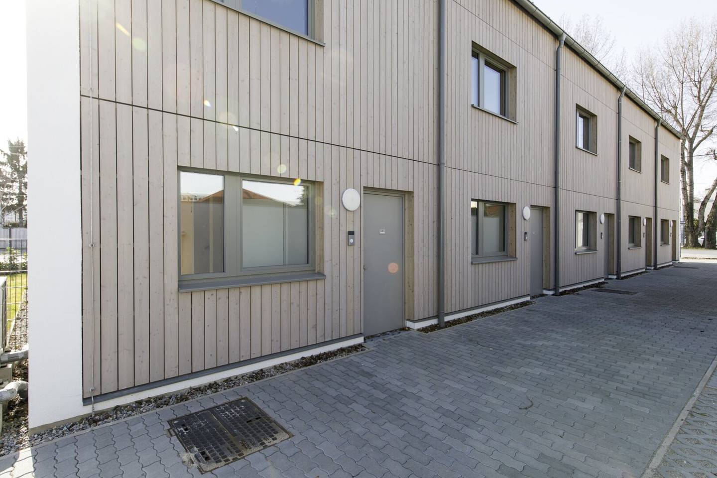 modern terraced house with air source heat pump (funding available) and large basement, private parking with EV charging station