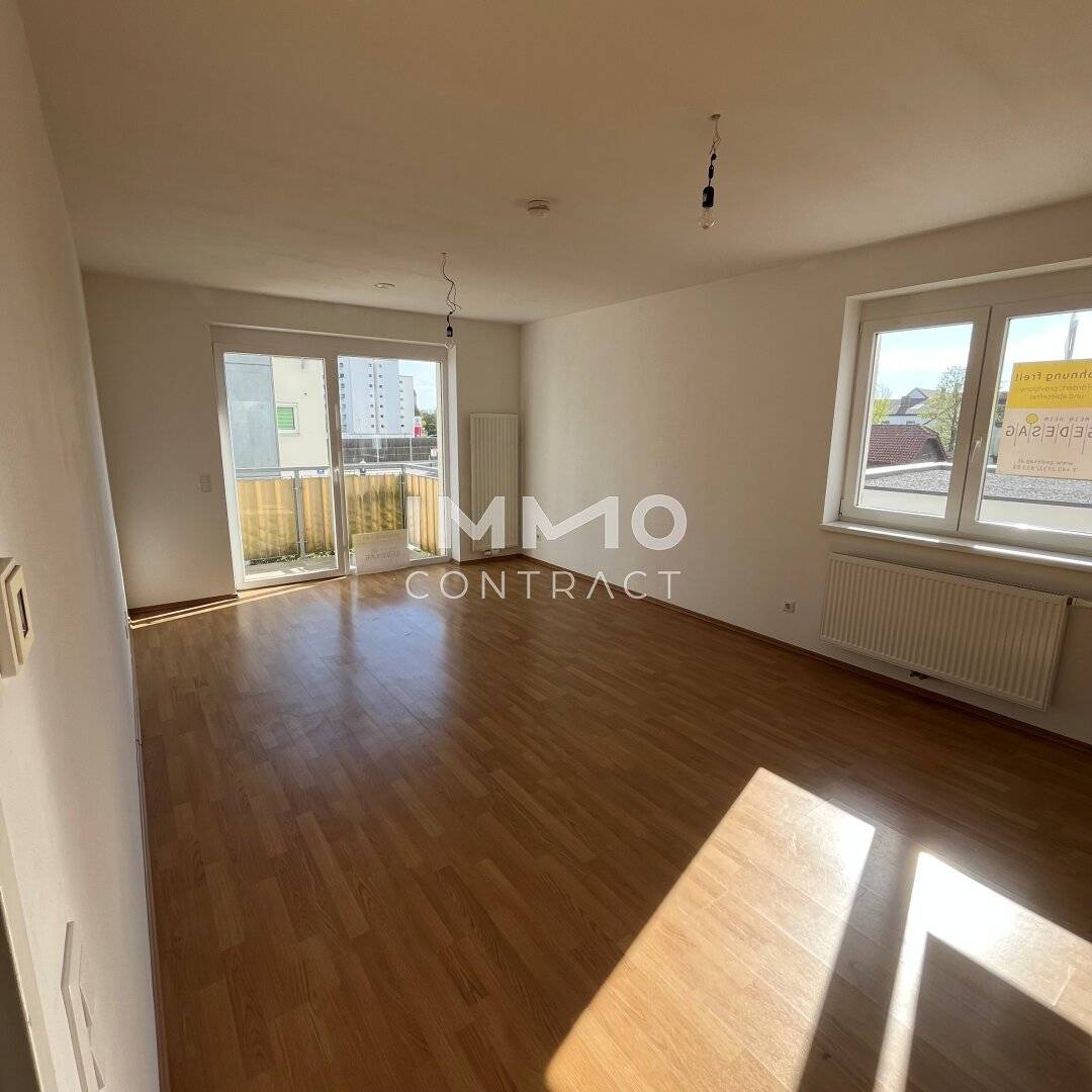 Bright apartment with two balconies and garages