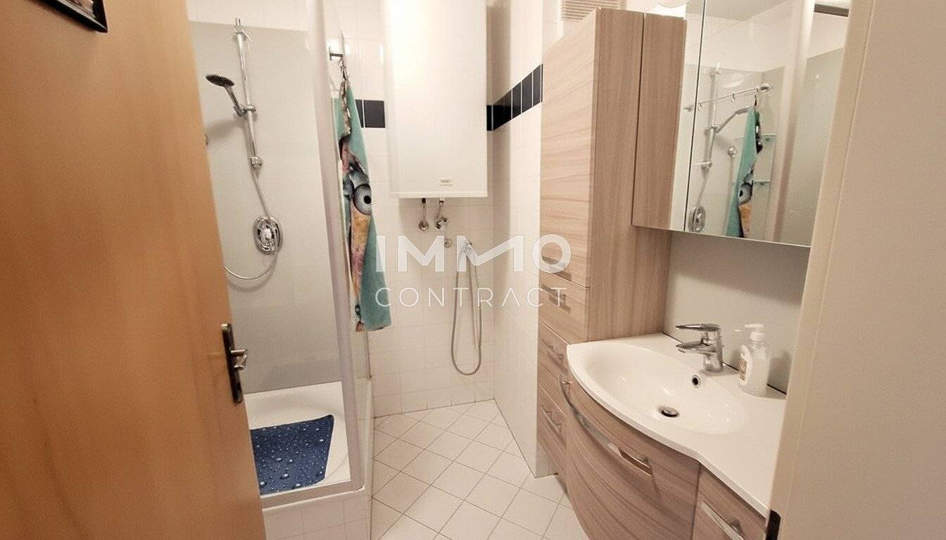Dachgeschosswohnung möbliert mit Tiefgaragenplatz