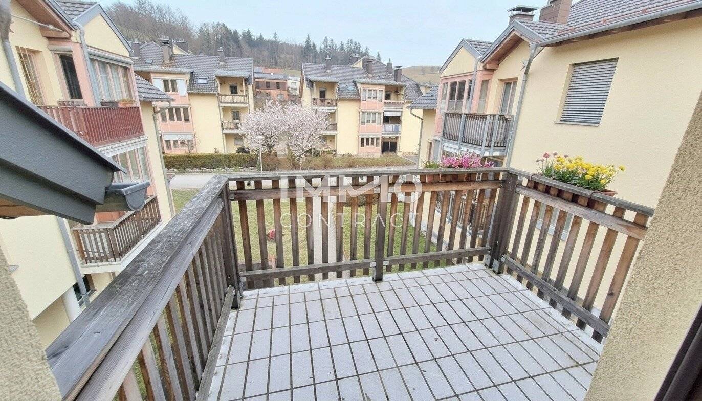 Dachgeschosswohnung möbliert mit Tiefgaragenplatz