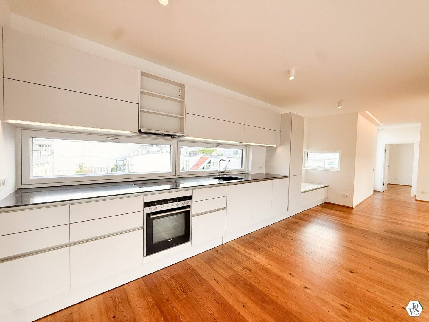Dachgeschosswohnung with two terraces and city view