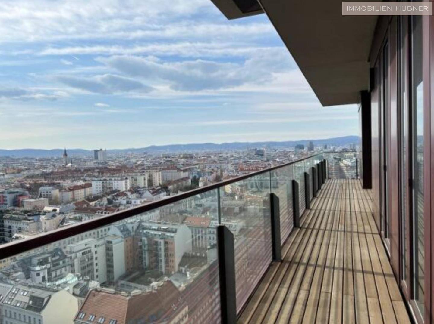 Wohnung mit Panoramablick über Wien und Terrasse