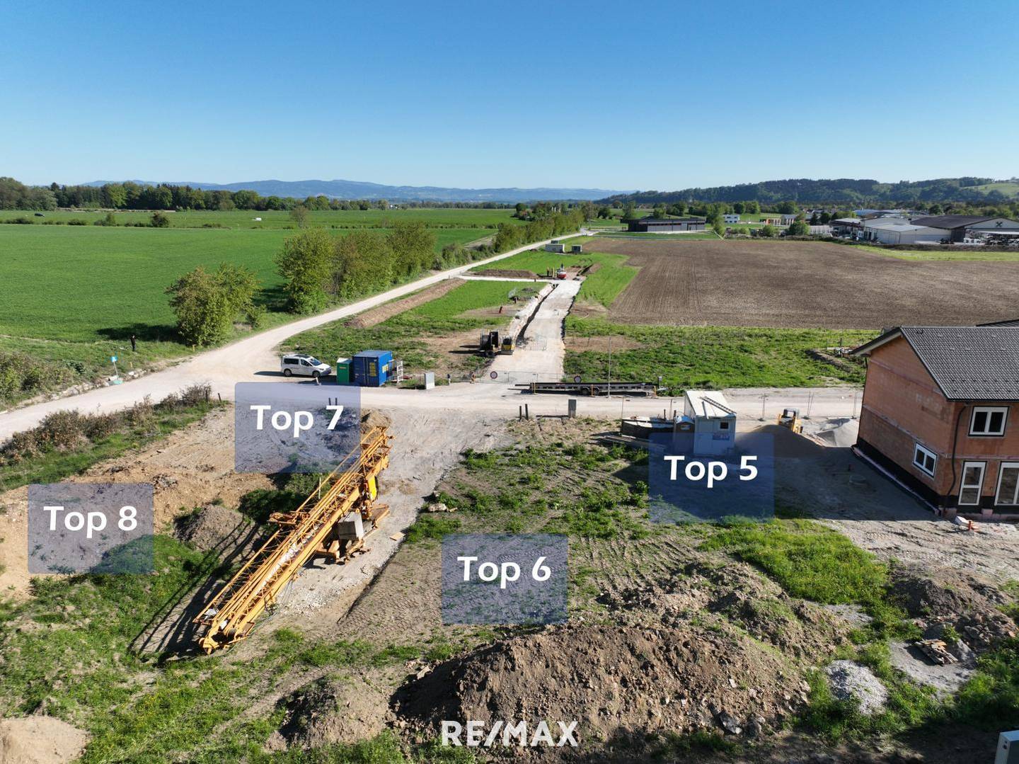 3 neu errichtete Doppelhaushälften auf Eigengrund, 4 weitere in Planung