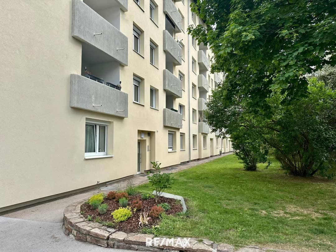 Bright 4-room flat in Jakomini