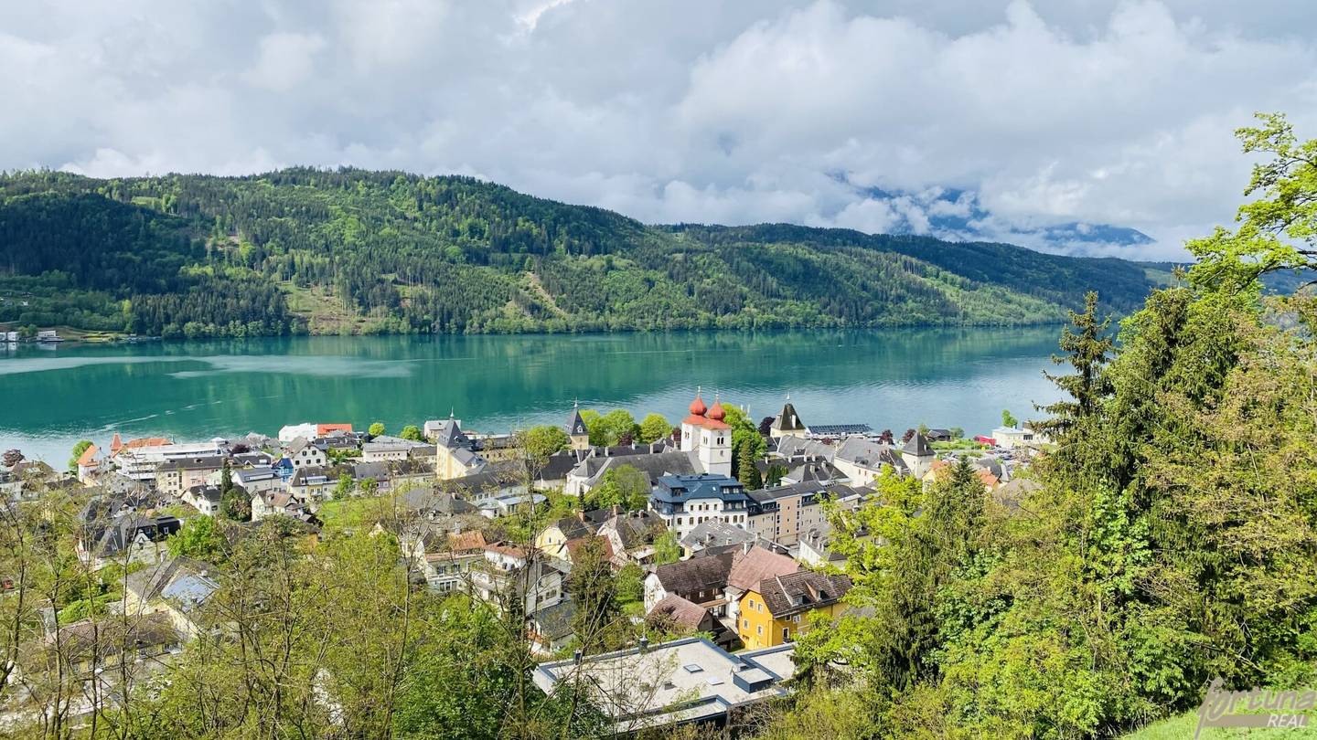 Apartment with sea view and private lake access