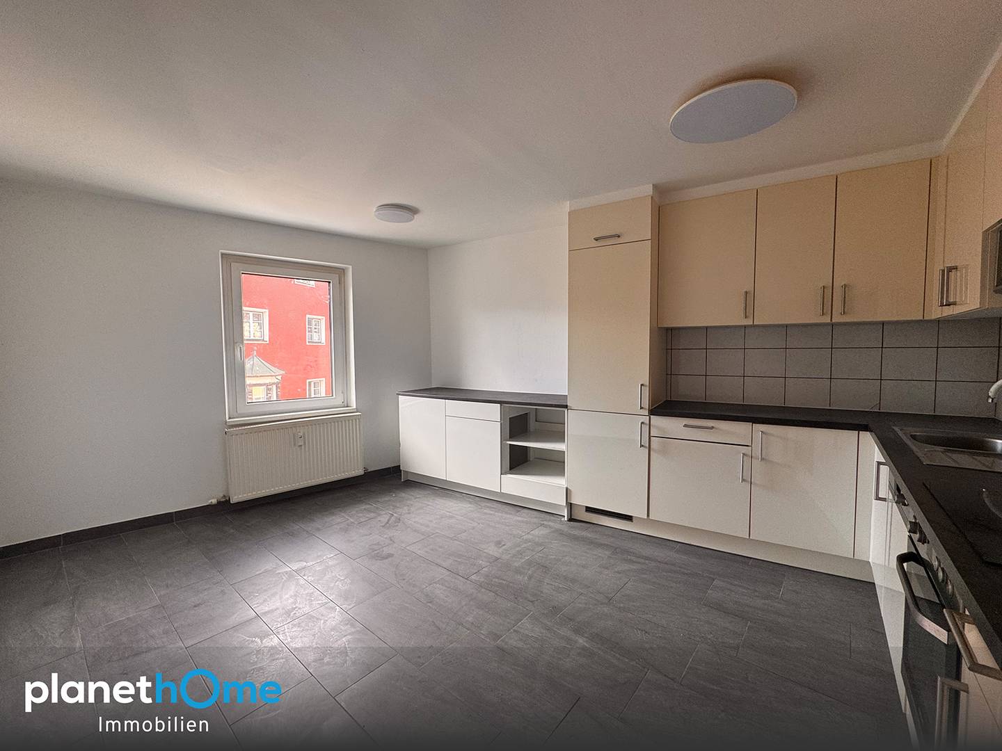 Apartment in Hall in Tirol historic center with abundant daylight