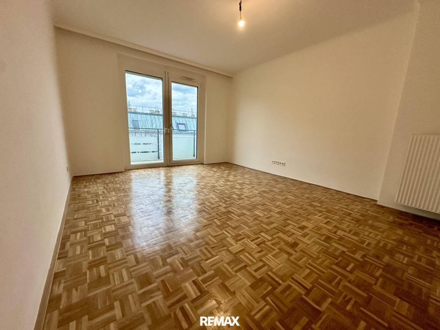 Apartment with loggia and view of greenery