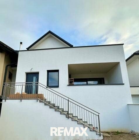 Living Working Renting Versatile Use 1 Single Family House 1 Multi Family House 1 Commercial Property