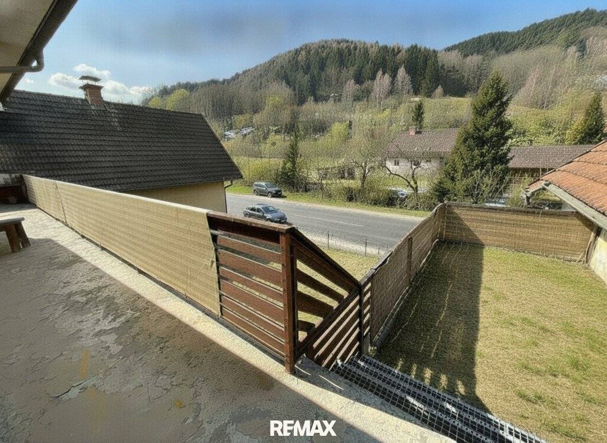 Vielseitiges sanierungsbedürftiges Wohnhaus mit 2 Wohneinheiten auf großem Grundstück!