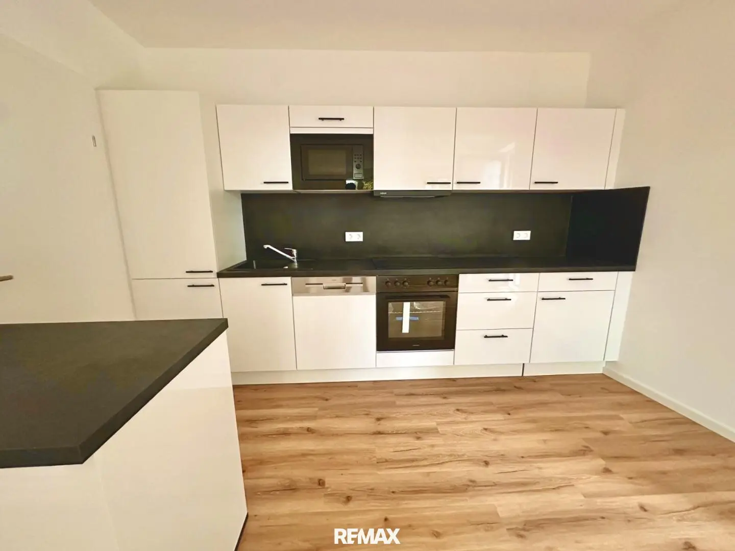 Apartment near center with balcony and 4 rooms