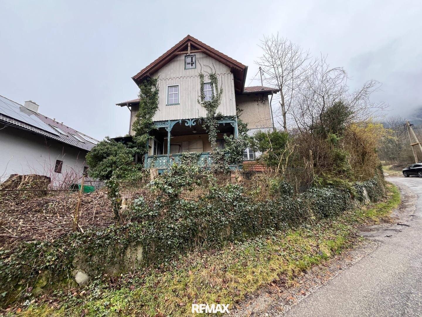 Sanierungsbedürftiges Haus auf großem Grundstück! Erwecken Sie es aus dem Dornröschenschlaf!