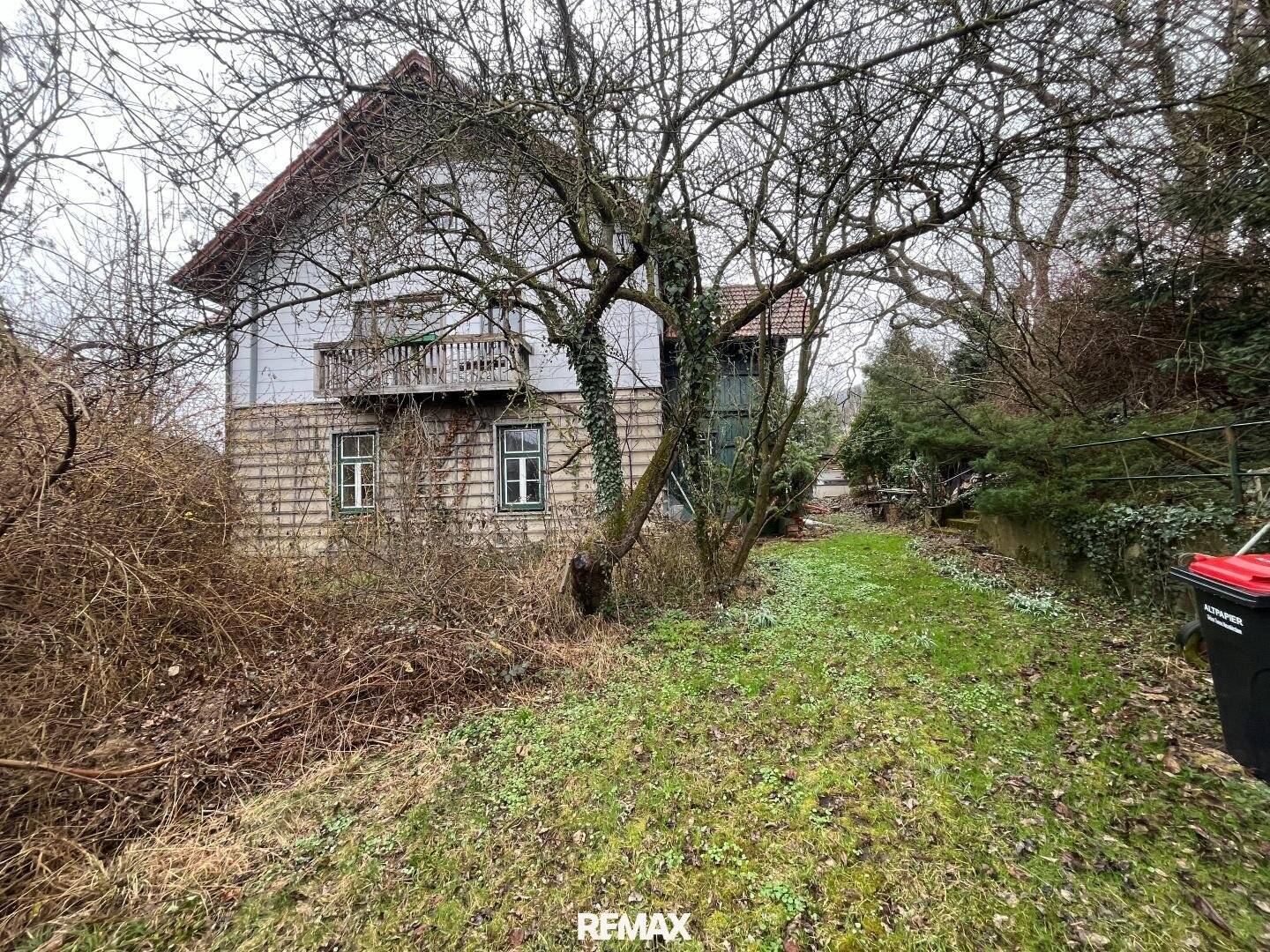 Sanierungsbedürftiges Haus auf großem Grundstück! Erwecken Sie es aus dem Dornröschenschlaf!