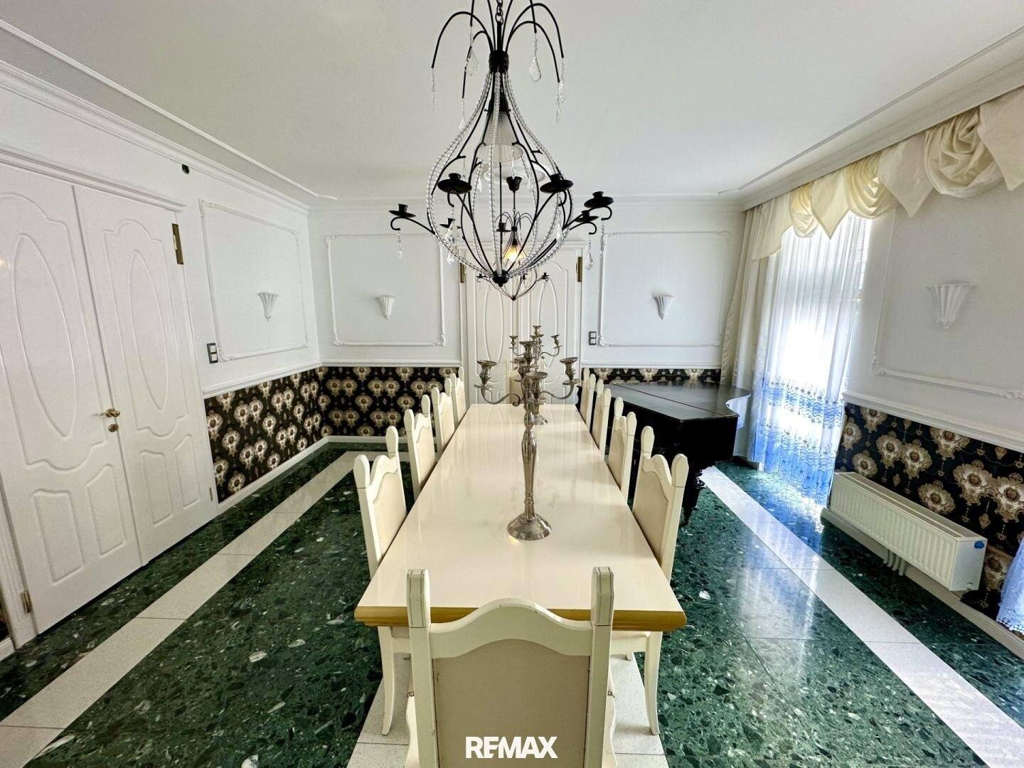 Representative Villa with 294 m² in Vienna Liesing