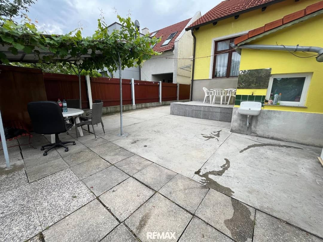 Innenhof mit Terrasse und Pergola