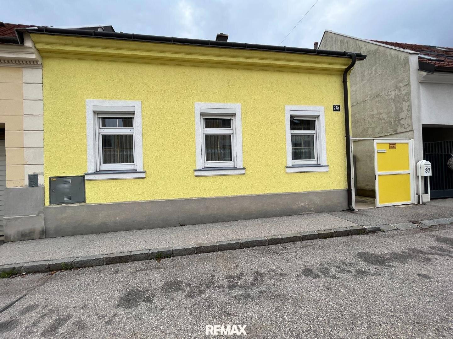 Einfamilienhaus zum Wohlfühlen mit uneinsehbarem Garten im Zehnerviertel von Wr. Neustadt!