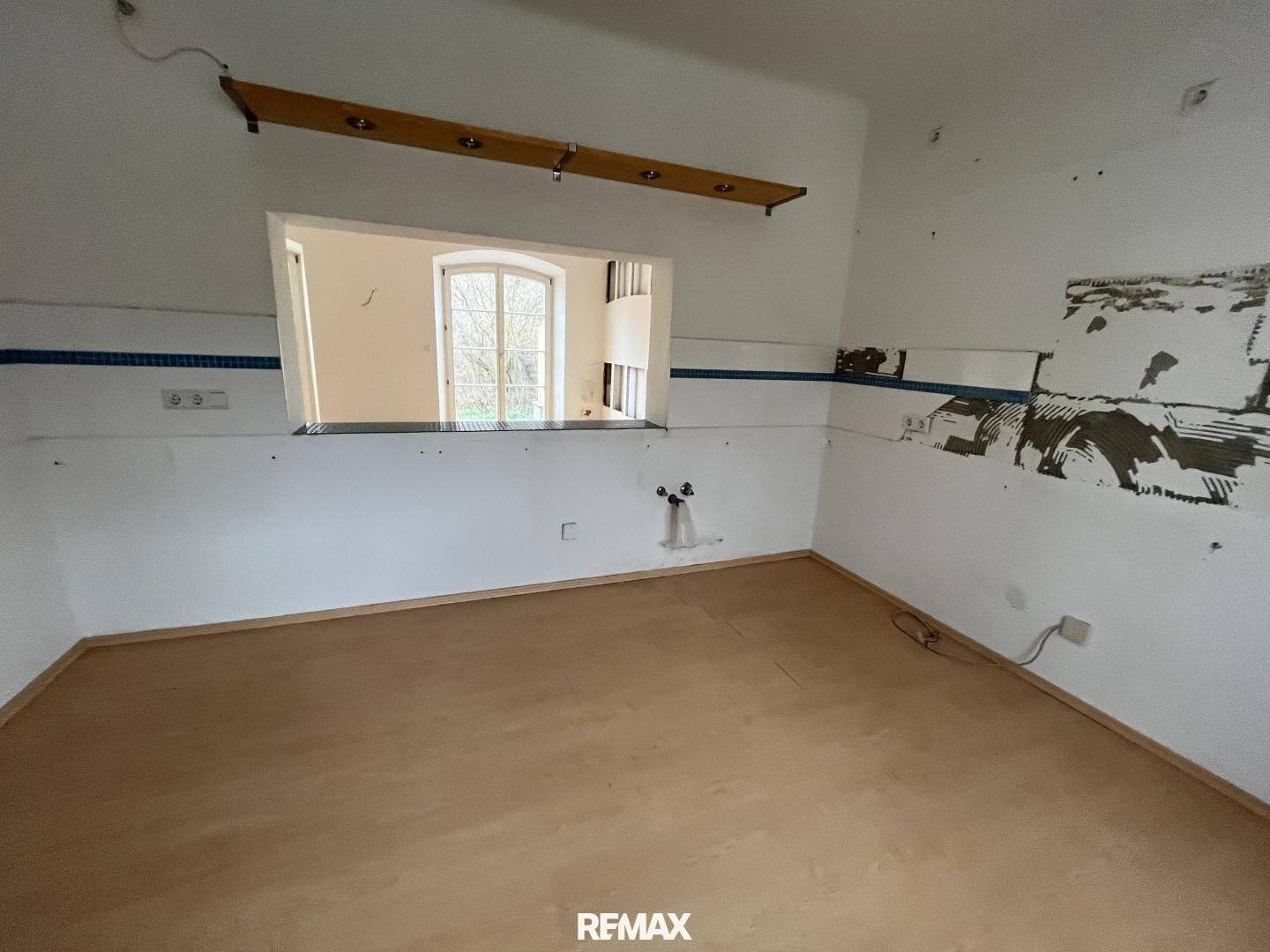 House 7/Top1 Living and enjoying Stylish semi detached house with a large garden awaits you