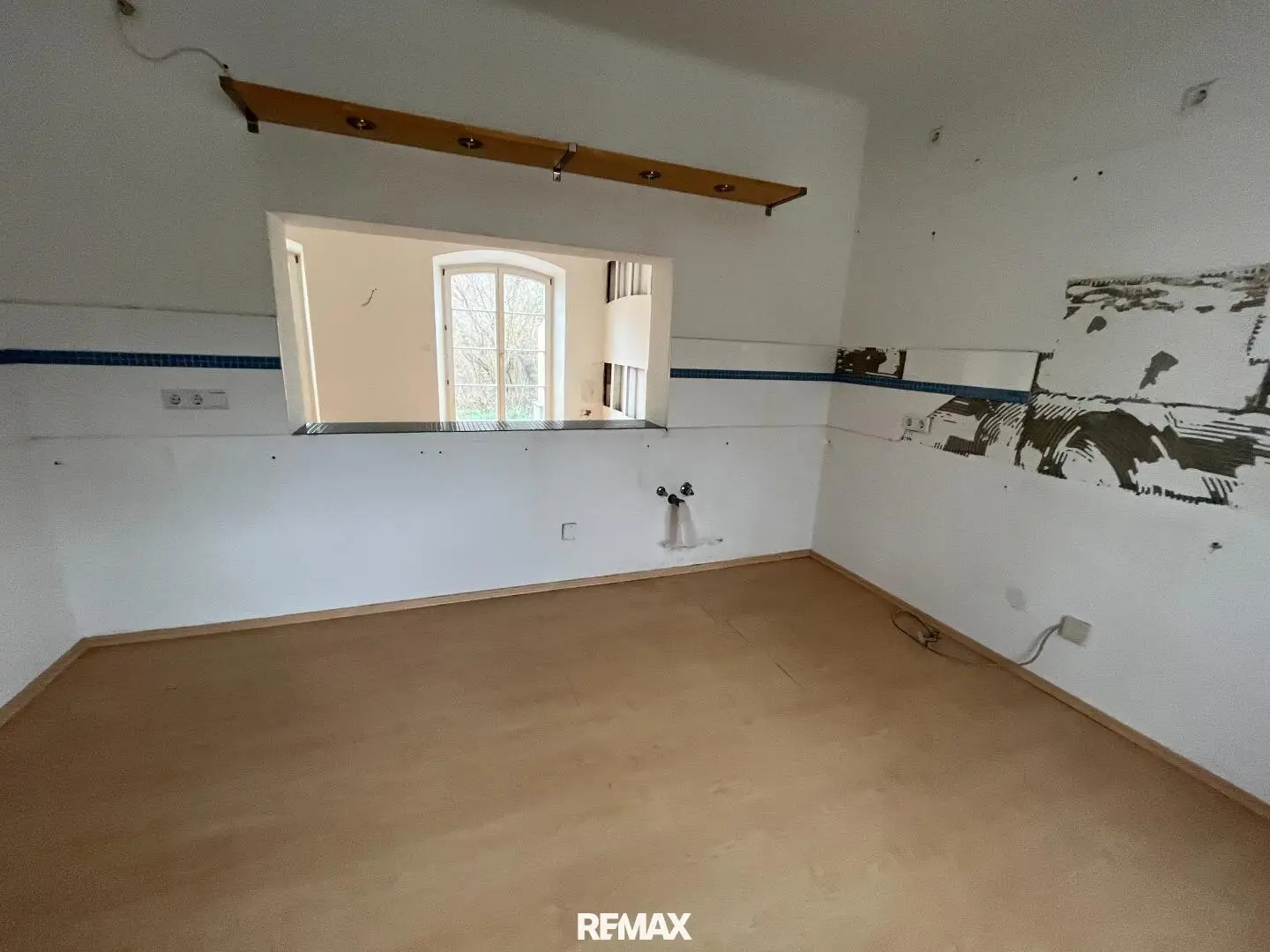 House 7/Top1 Living and enjoying Stylish semi detached house with a large garden awaits you