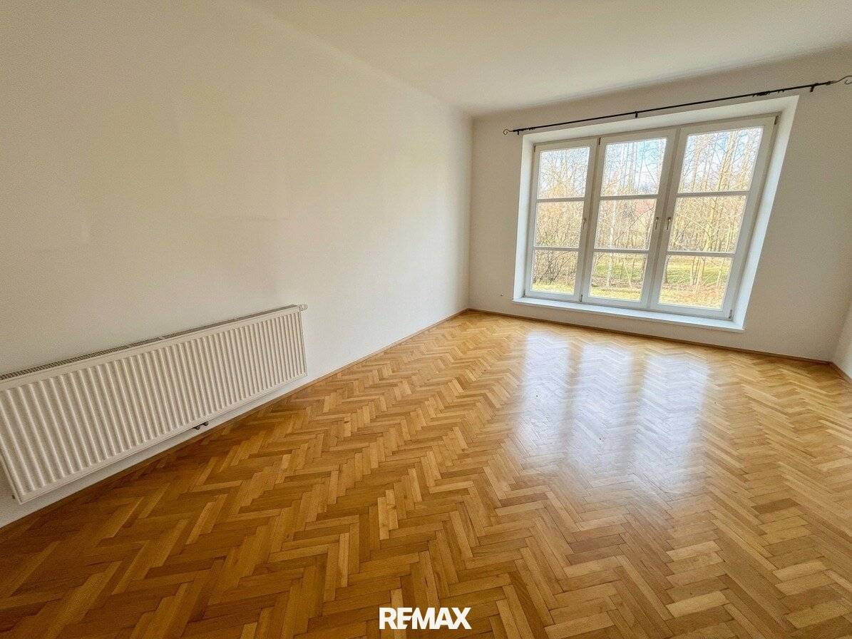 House 7/Top1 Living and enjoying Stylish semi detached house with a large garden awaits you