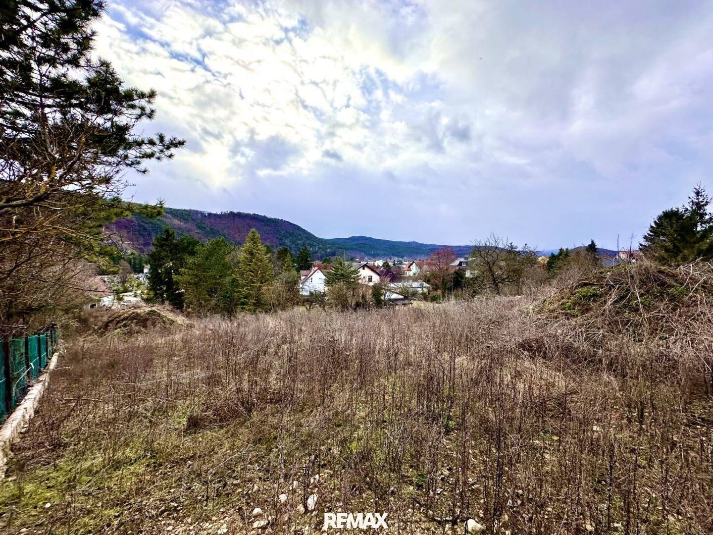 Large 2099 m² Plot Berndorf