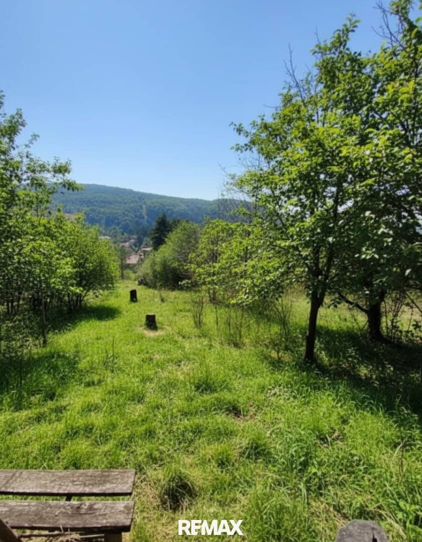 Large 2099 m² Plot Berndorf