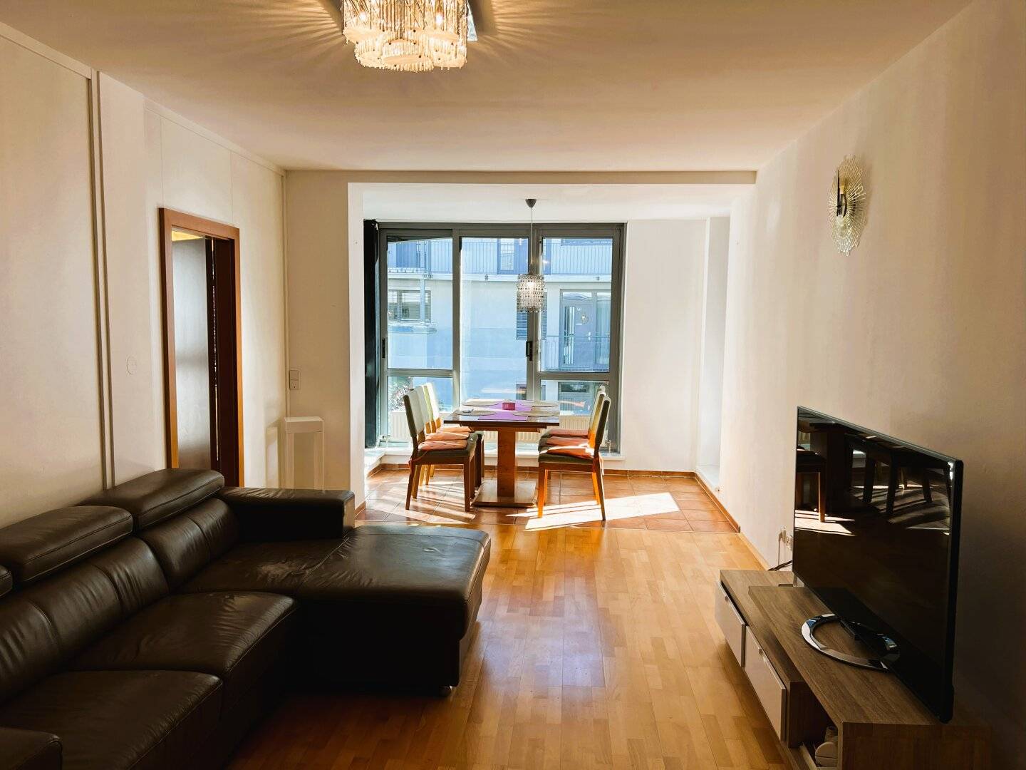 Apartment with five rooms in a quiet location near university