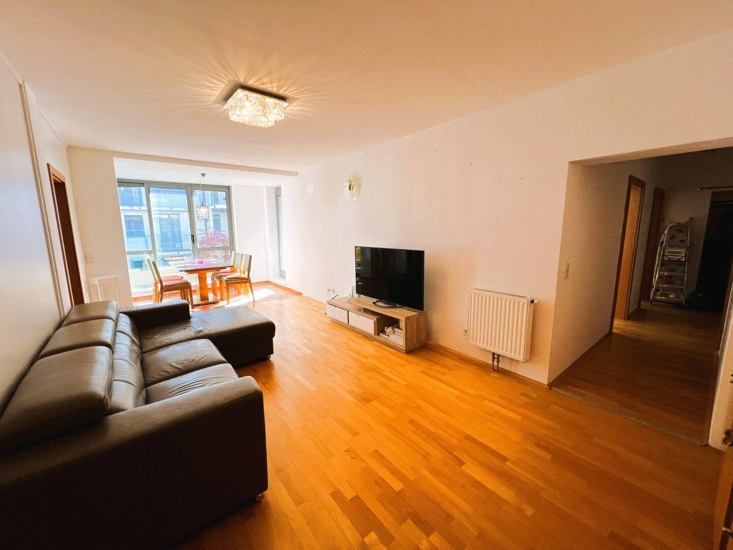 Apartment with five rooms in a quiet location near university