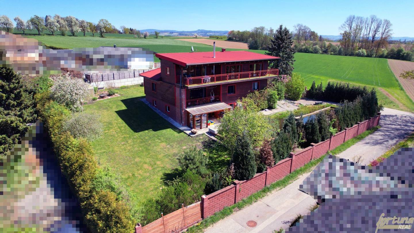 Mehrfamilienhaus mit Teich in St. Florian
