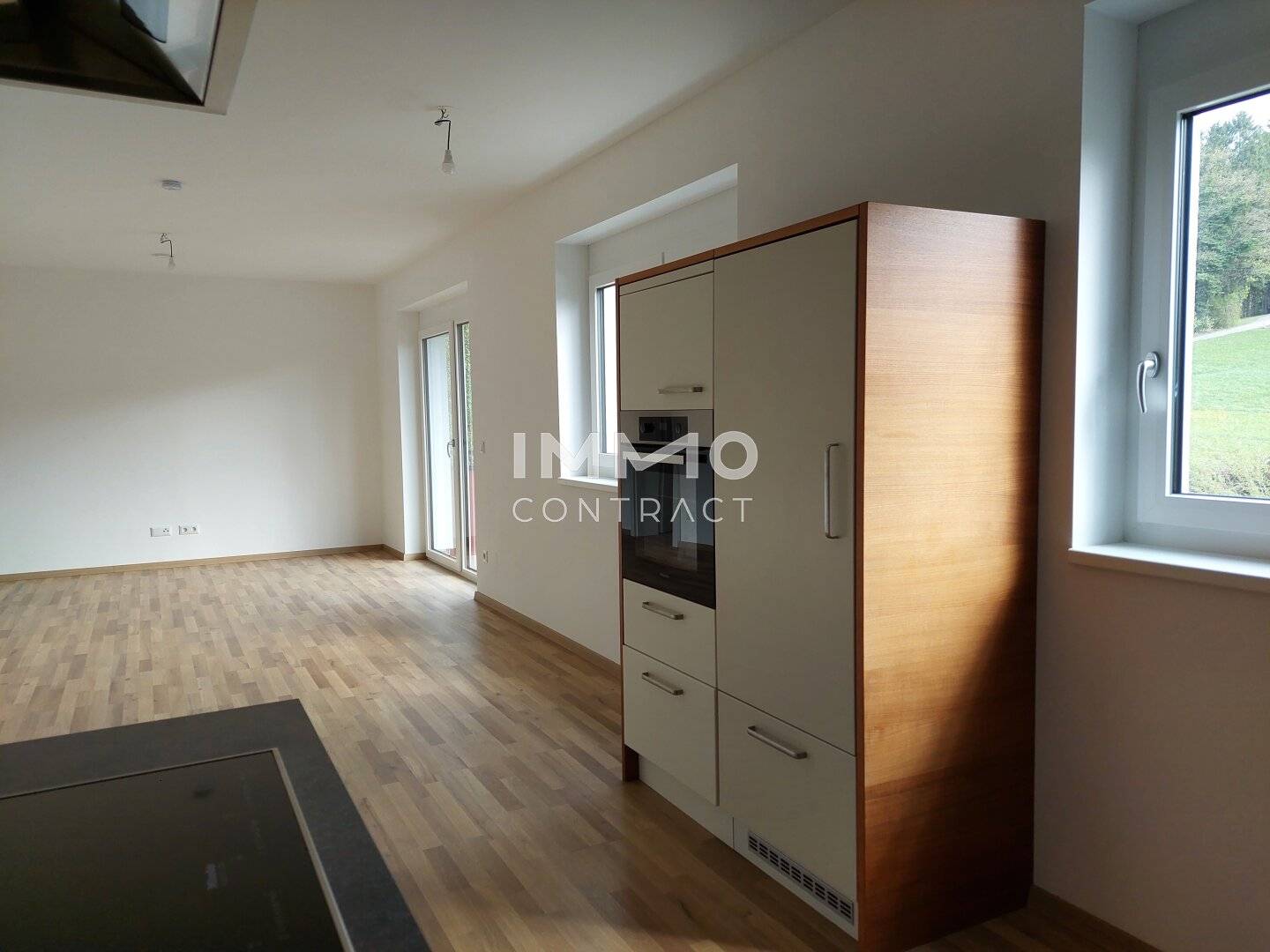 Bright apartment with balcony and parking spaces
