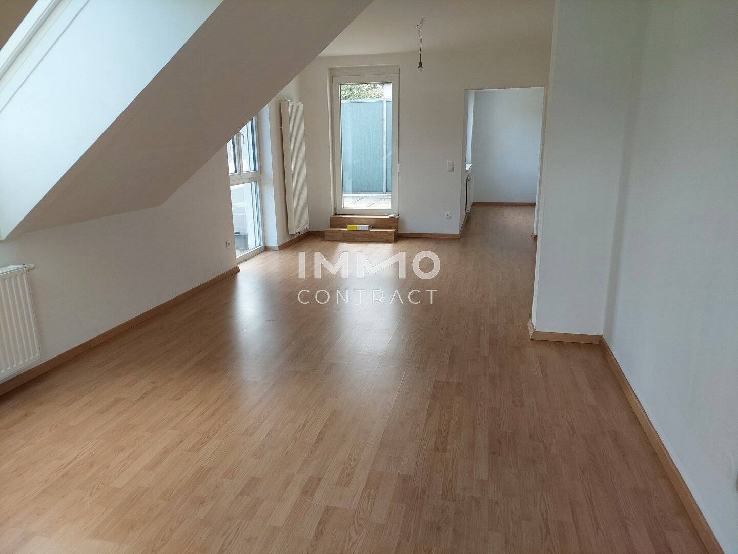 Bright top floor apartment with rooftop terrace