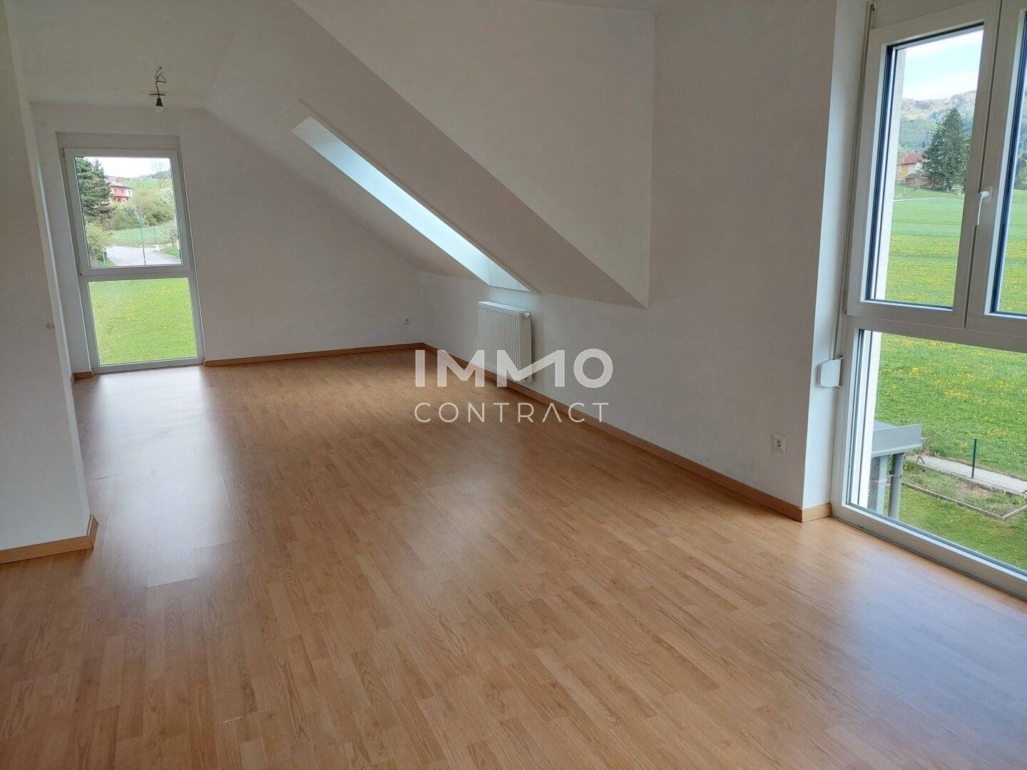 Bright top floor apartment with rooftop terrace