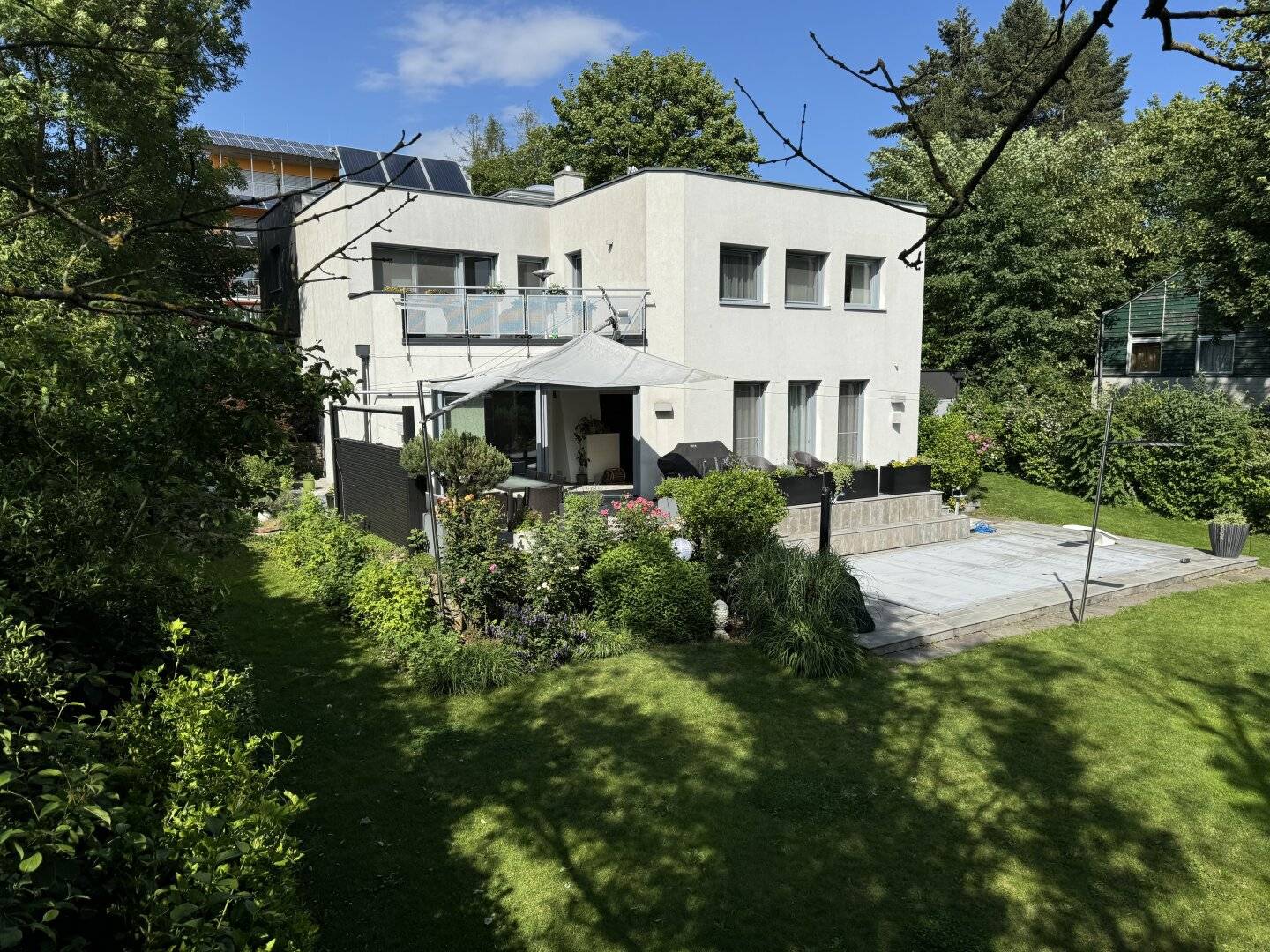 Modernes EFH mit Pool in Gablitz