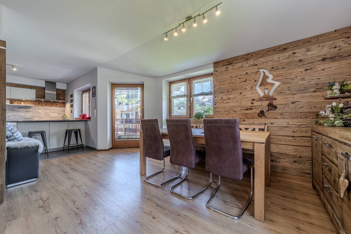 Dachgeschosswohnung mit Terrasse und Bergblick