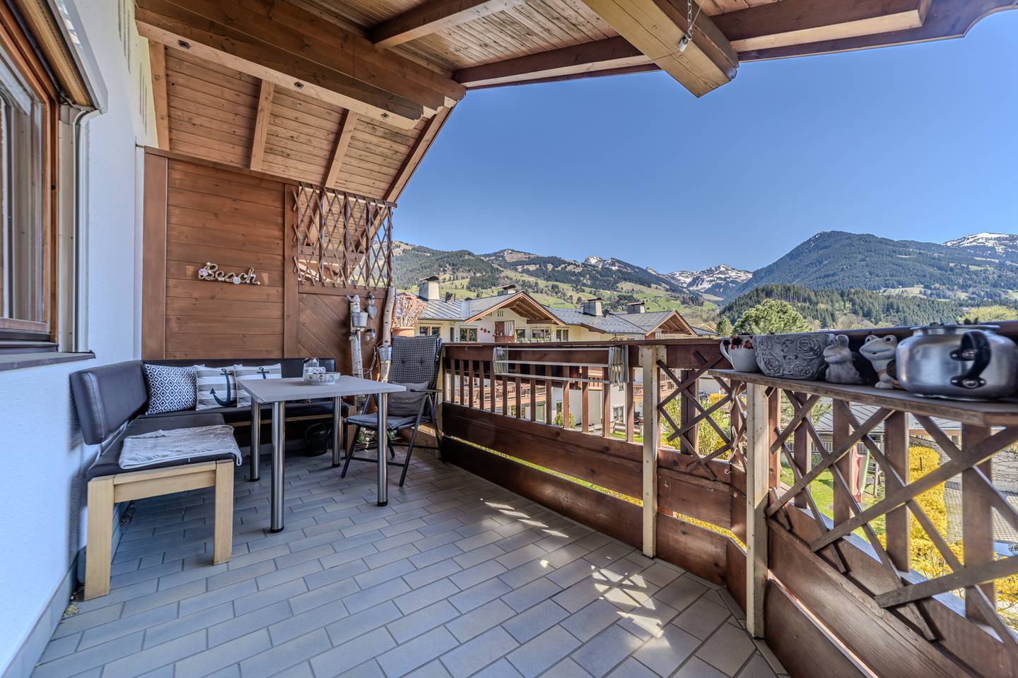 Dachgeschosswohnung mit Terrasse und Bergblick