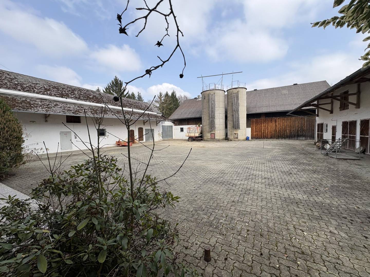 Vierseithof auf ca. 4.200m² Dorfgebietswidmung ohne Nutzgrund