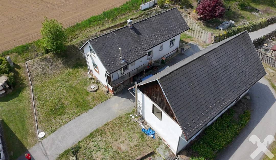 In ruhiger Lage bei Markt Hartmannsdorf Wohnhaus mit großzügigem Nebengebäude