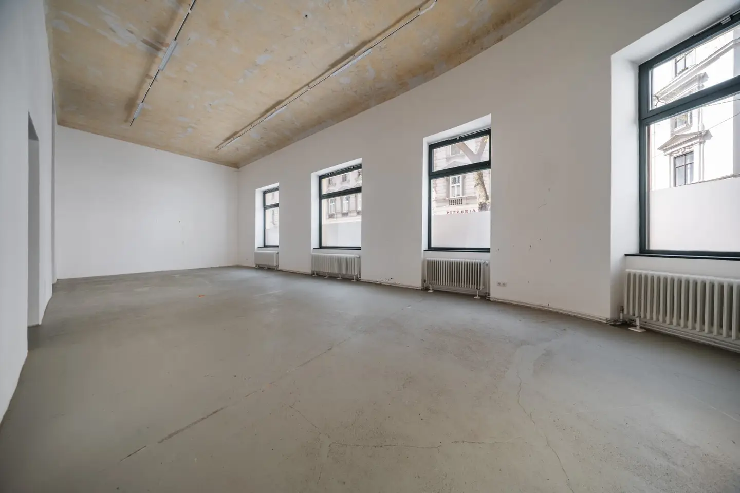 Wo HERBERT BRANDL Raum für seine Kunst fand! Außergewöhnliches Loft-Atelier mit 330 m², imposanter Raumhöhe & einzigartiger Sichtbarkeit
