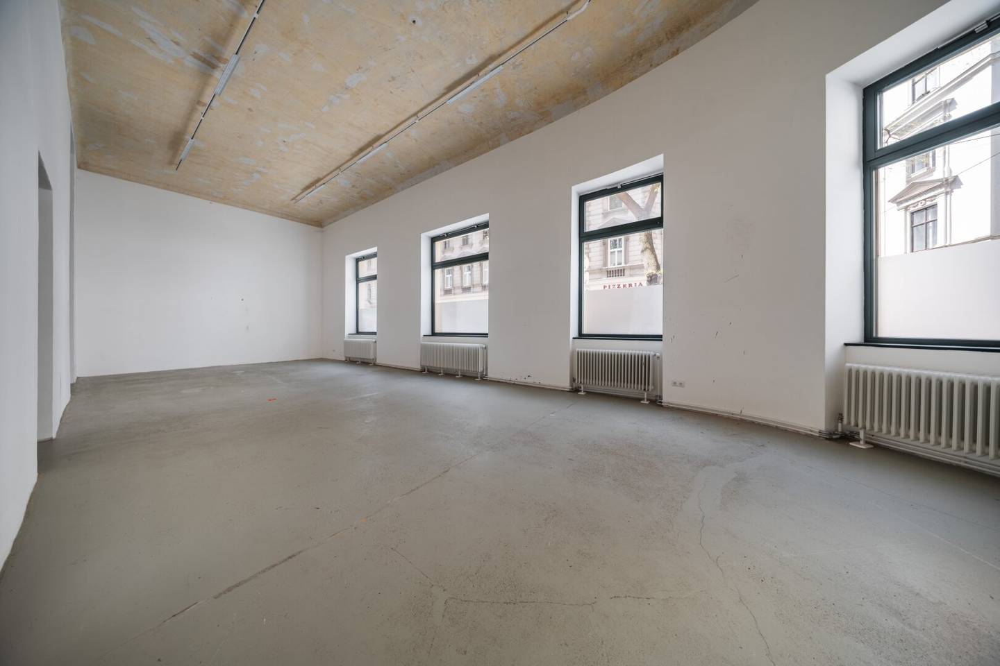 Außergewöhnliches Loft-Atelier mit 330 m², imposanter Raumhöhe & einzigartiger Sichtbarkeit