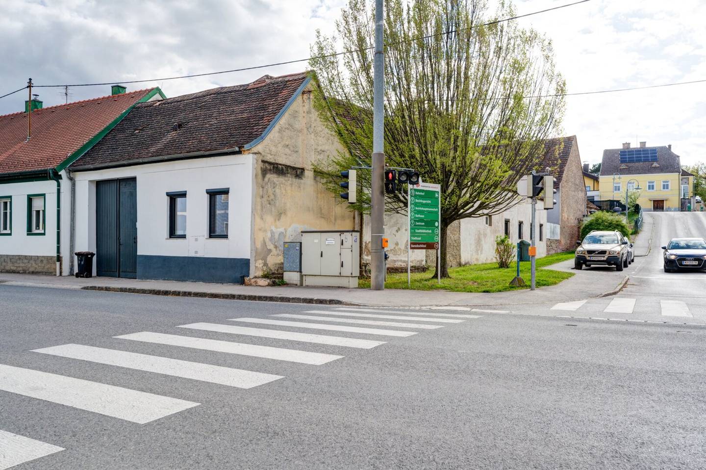 Development Potential Family House with Courtyard and Sheds in Mistelbach