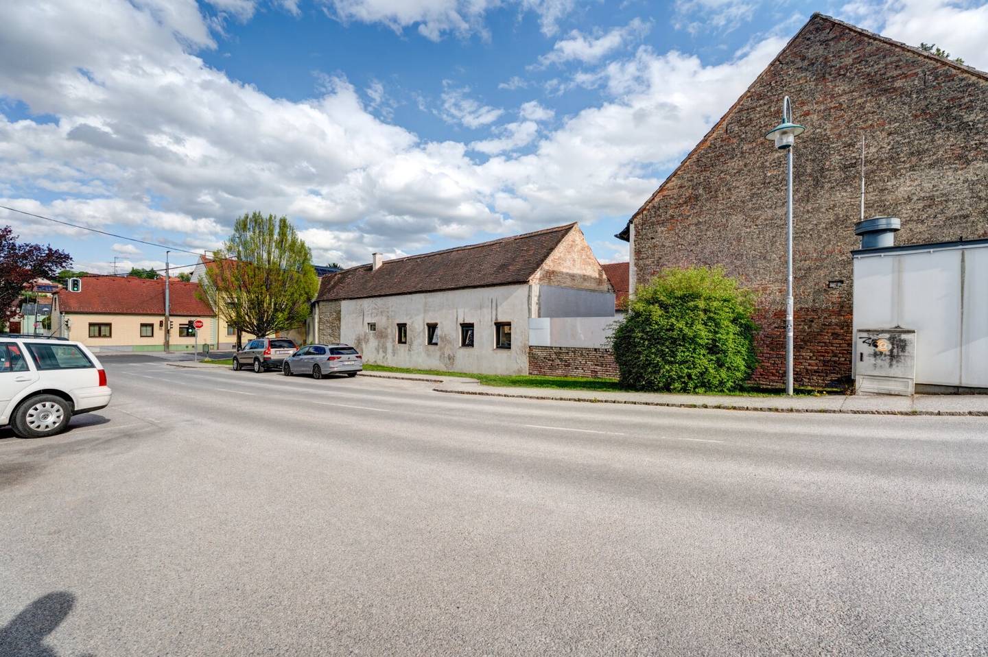 Development Potential Family House with Courtyard and Sheds in Mistelbach