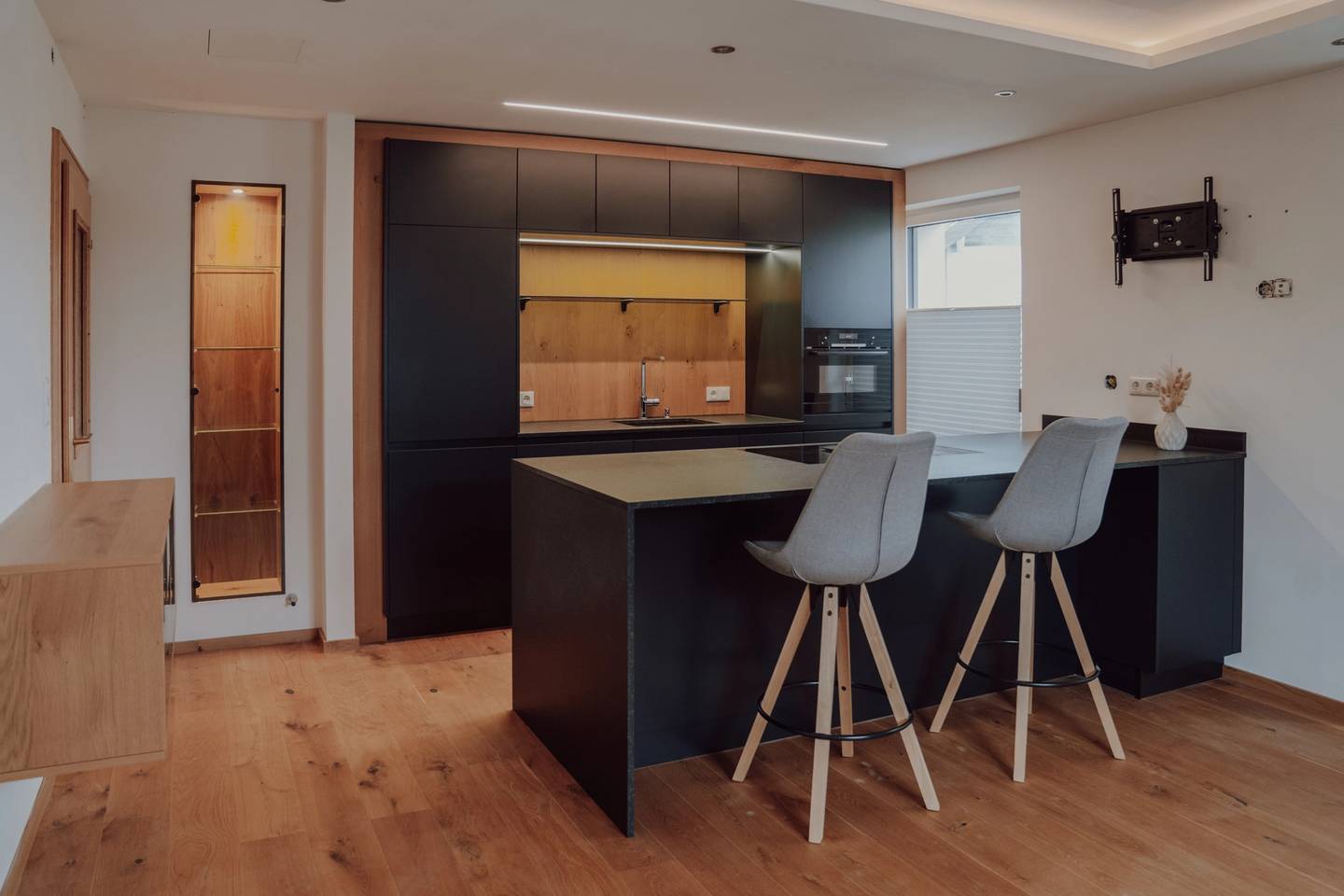 Bright apartment with balcony and pellet heating