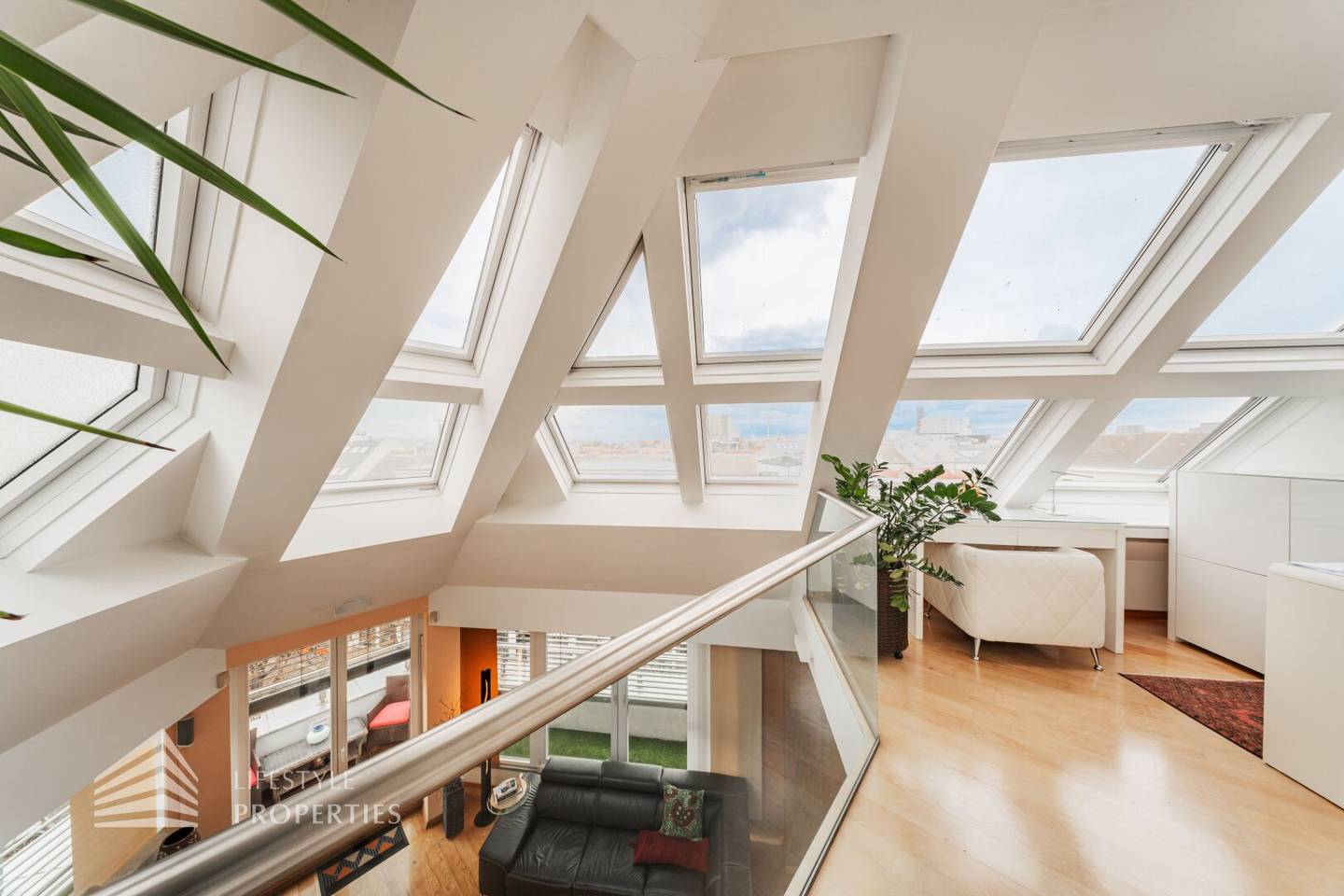 Penthouse with private garage and roof terrace