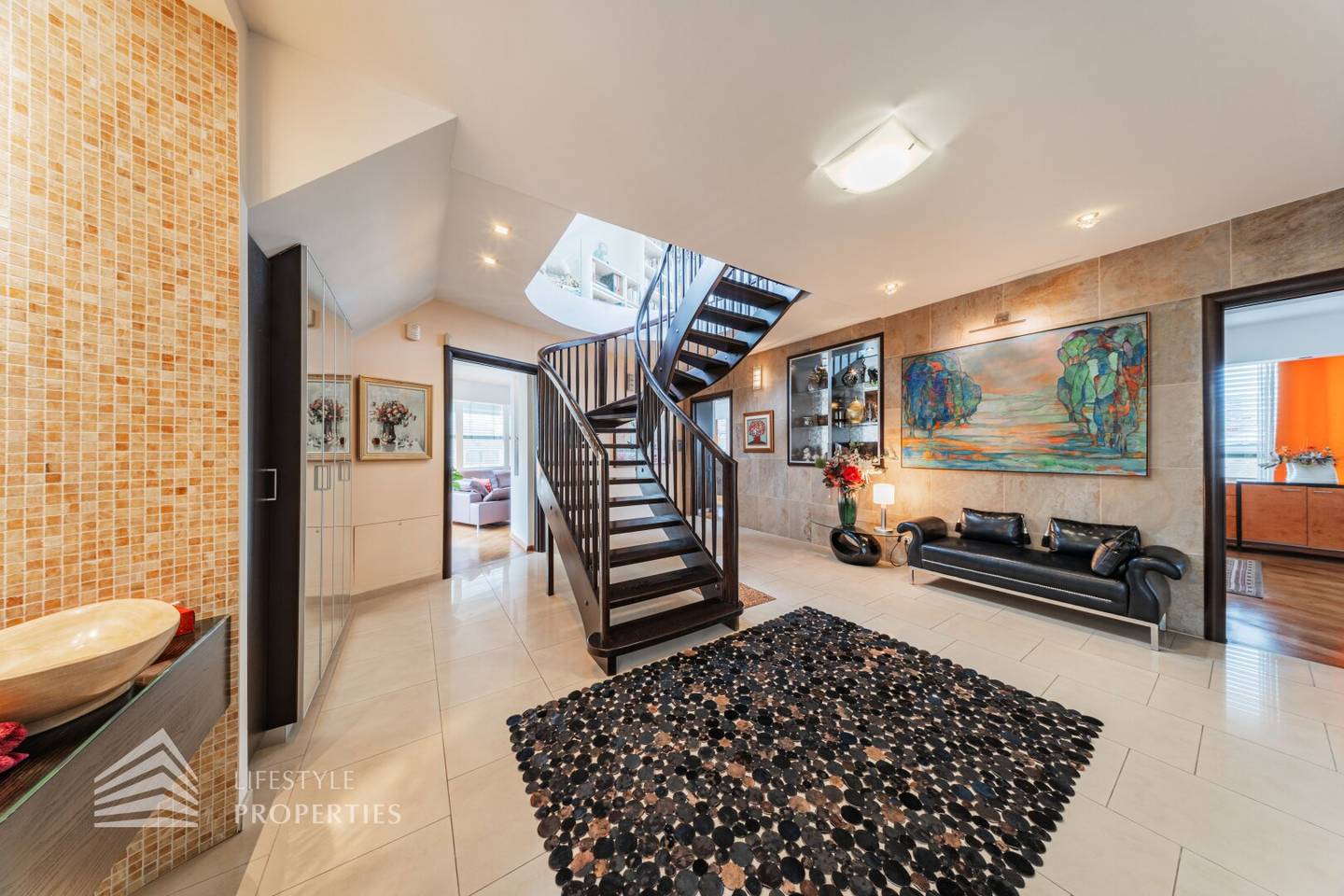 Penthouse with private garage and roof terrace
