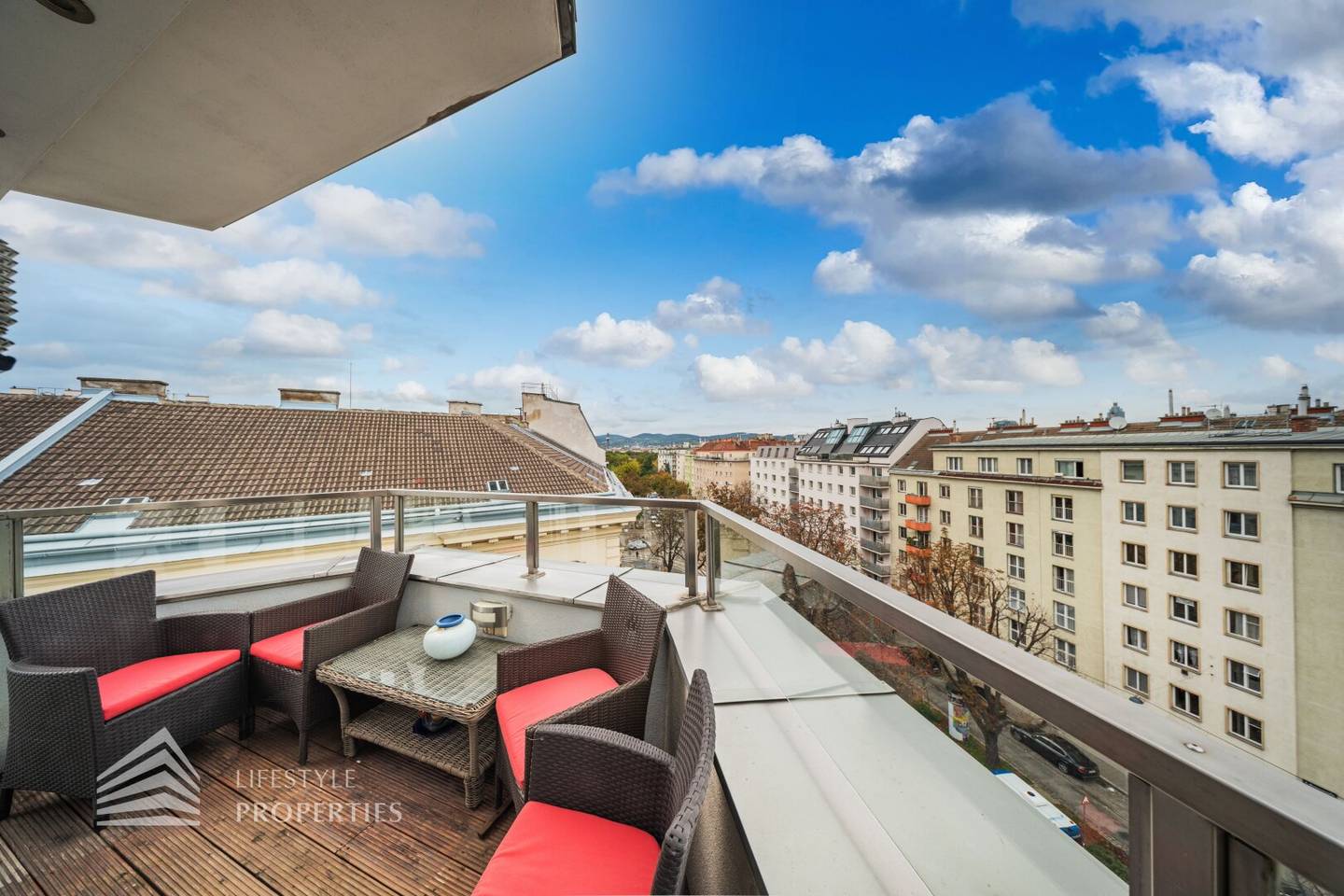 Penthouse with private garage and roof terrace