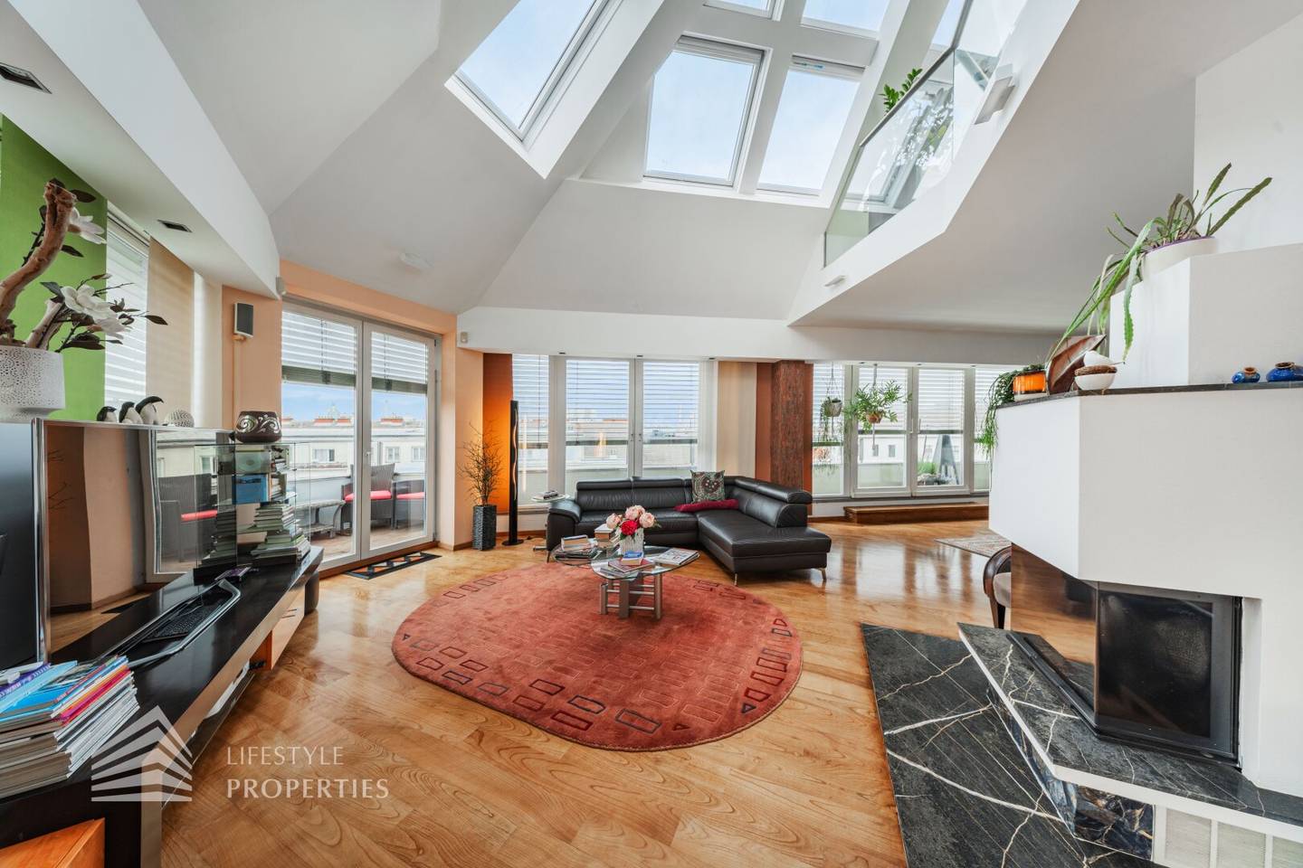 Penthouse with private garage and roof terrace