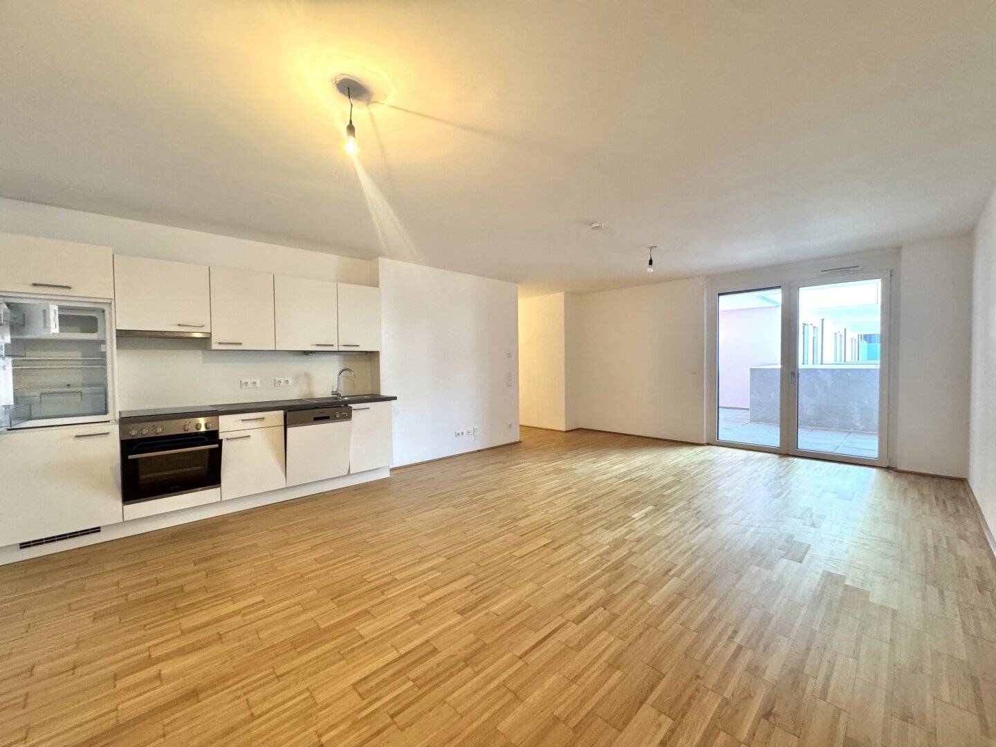 Apartment near Donauinsel with loggia