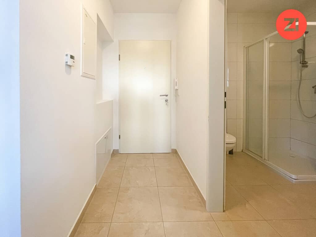 Ground floor apartment with fitted kitchen and parking