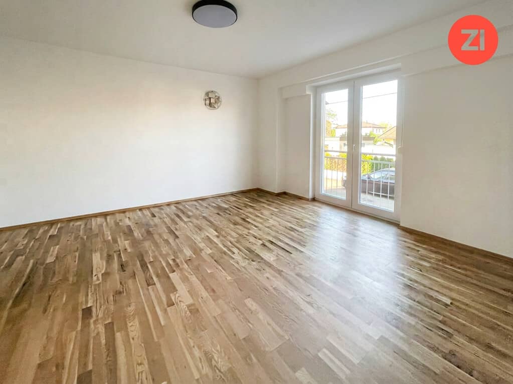 Ground floor apartment with fitted kitchen and parking