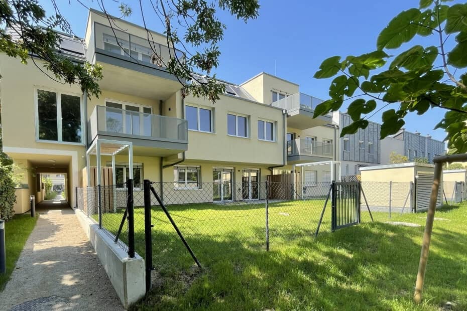 Attic apartment balcony no broker fee